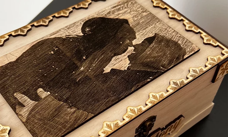 Servicio de grabado de fotografías en madera. Regalos originales grabados personalizados en madera.